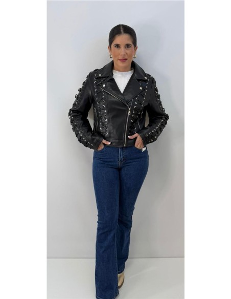 CHAQUETA DE CUERO NEGRO