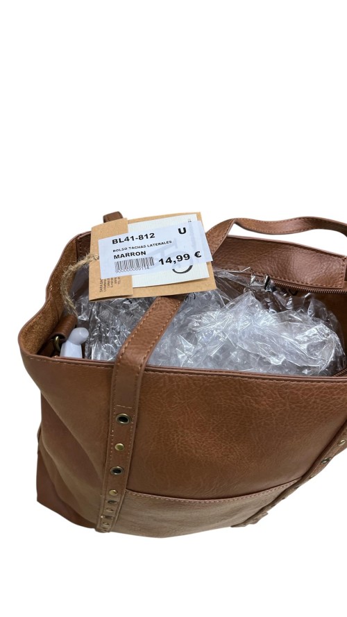 BOLSO TACHAS LATERTALES MARRON