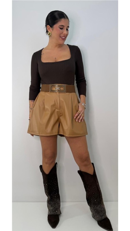 SHORT CUERO CAMEL