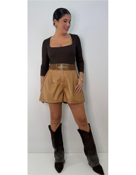 SHORT CUERO CAMEL