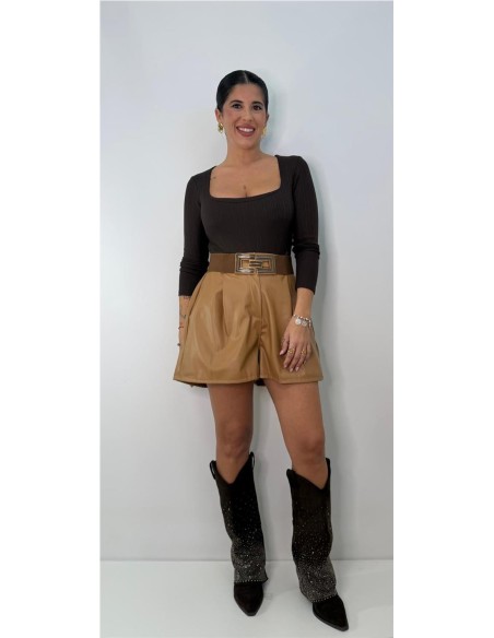 SHORT CUERO CAMEL