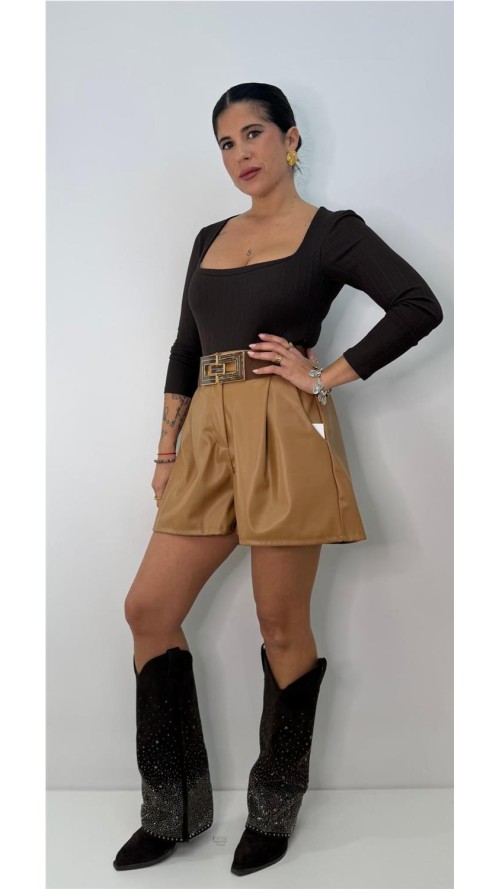 SHORT CUERO CAMEL