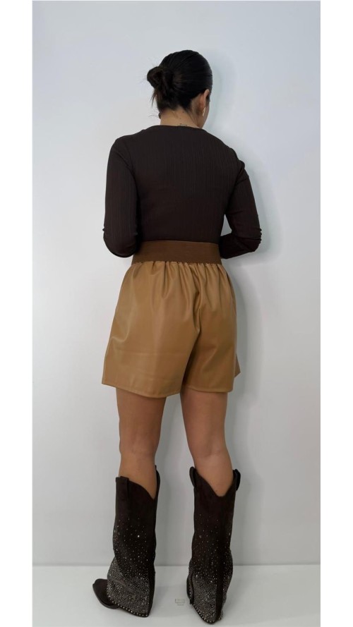 SHORT CUERO CAMEL