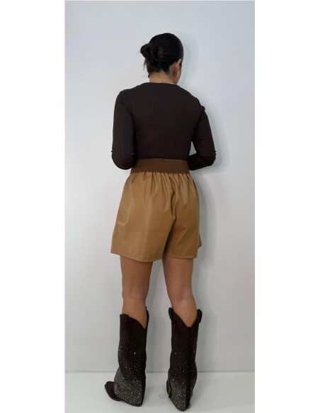 SHORT CUERO CAMEL