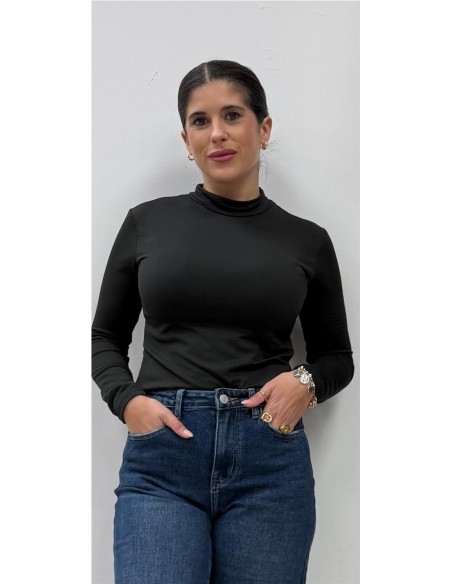 CAMISETA TERMICA CUELLO ALTO NEGRO