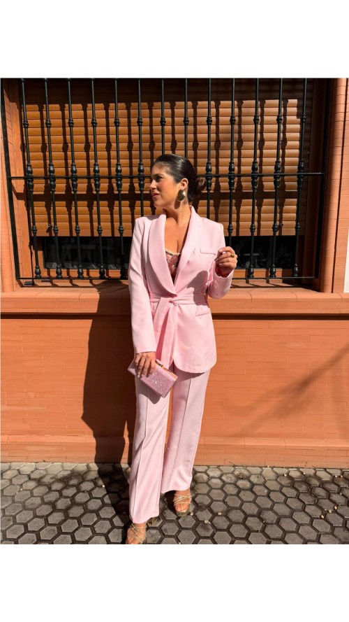TRAJE DE CHAQUETA ROSA