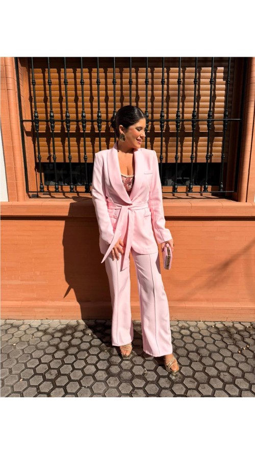 TRAJE DE CHAQUETA ROSA