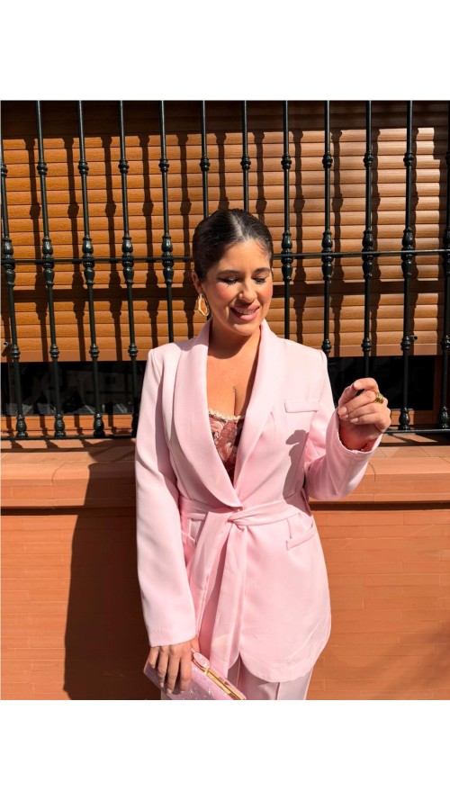 TRAJE DE CHAQUETA ROSA
