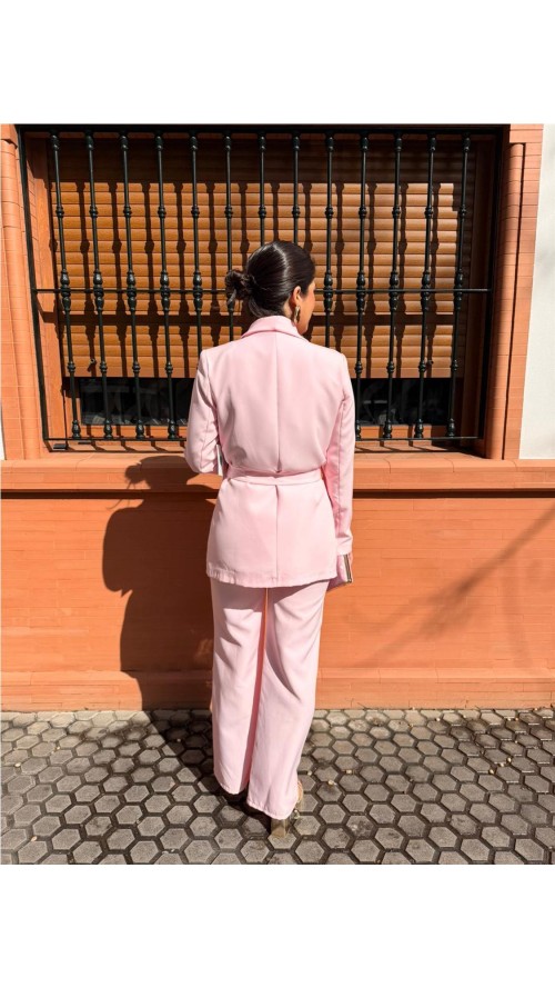 TRAJE DE CHAQUETA ROSA