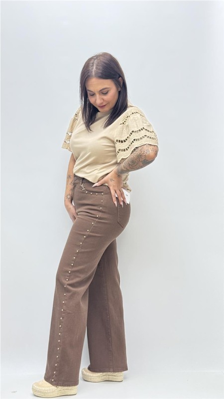 PANTALON DENIN TACHAS MARRON 2