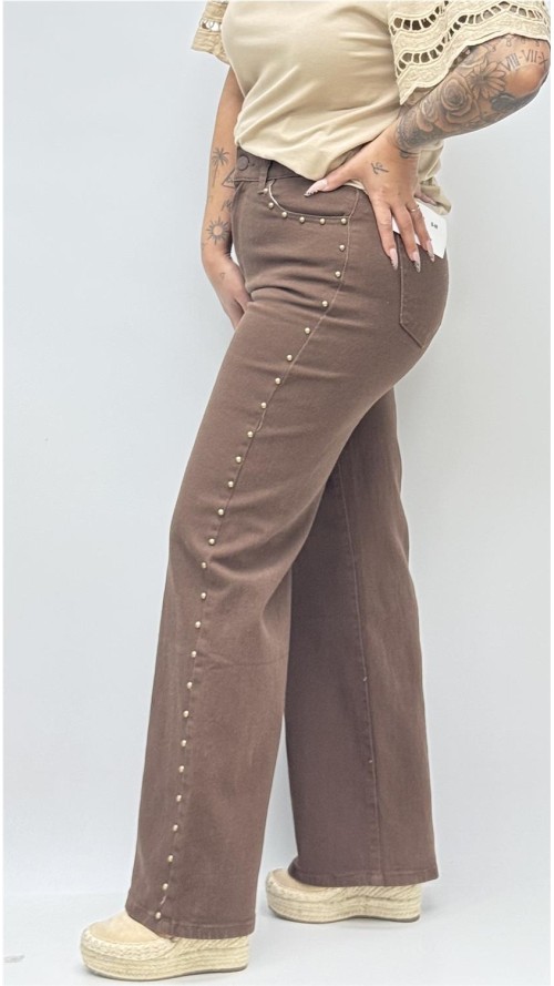 PANTALON DENIN TACHAS MARRON
