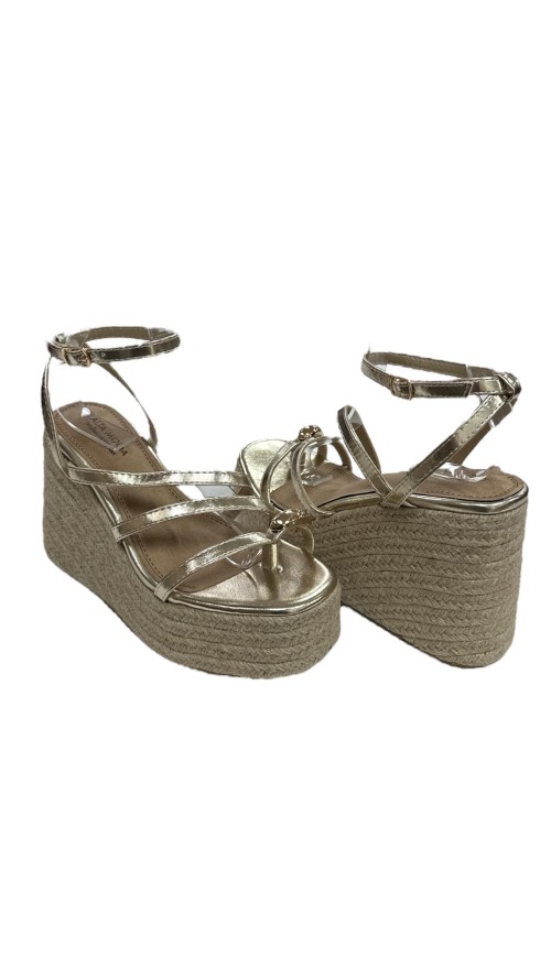 SANDALIA ESPARTO ADORNO METAL ORO