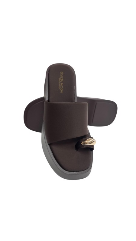 SANDALIA CUÑA ADORNO METAL MARRON 2