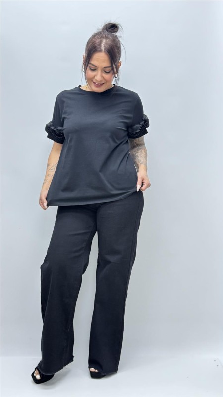 CAMISETA FLORECITA NEGRO 2