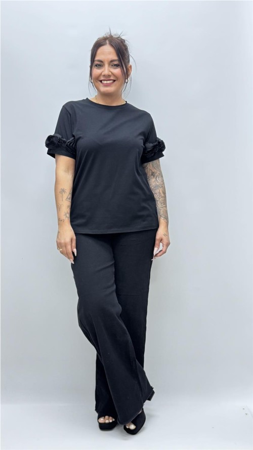 CAMISETA FLORECITA NEGRO
