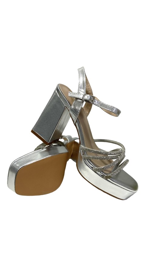 SANDALIA DE TACON TIRAS PLATA