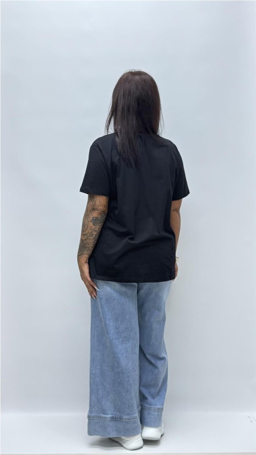 CAMISETA BASICA CUELLO PICO NEGRO