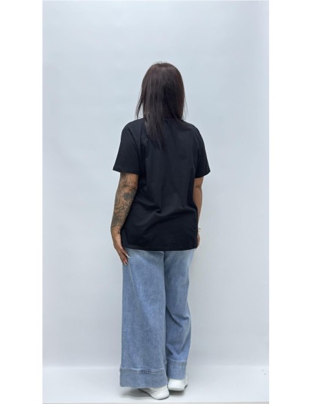 CAMISETA BASICA CUELLO PICO NEGRO