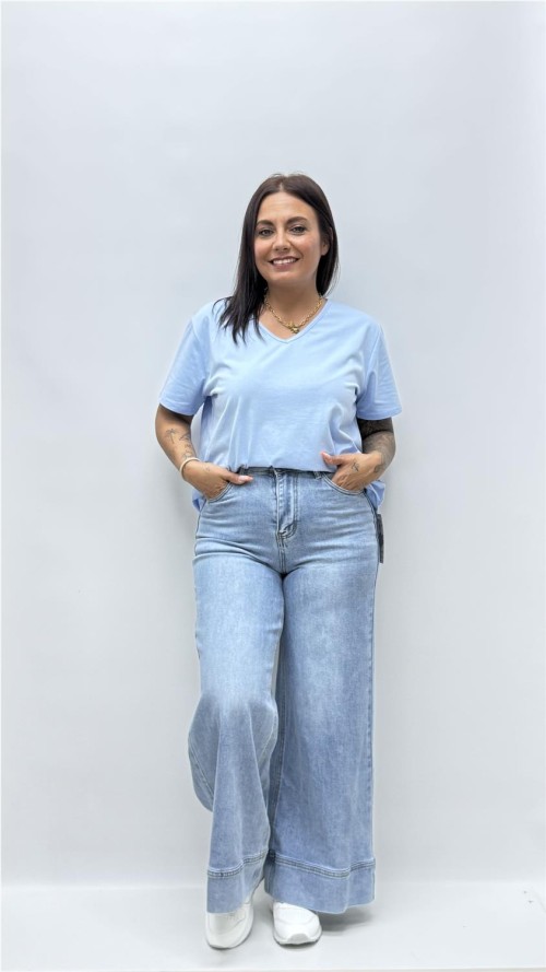 CAMISETA BASICA CUELLO PICO AZUL