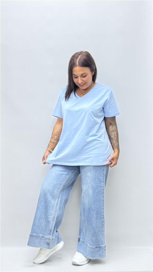 CAMISETA BASICA CUELLO PICO AZUL