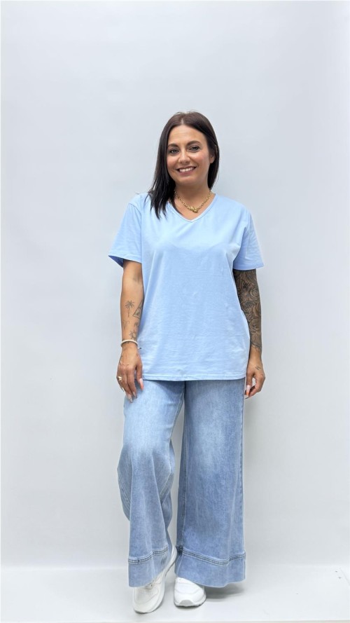 CAMISETA BASICA CUELLO PICO AZUL