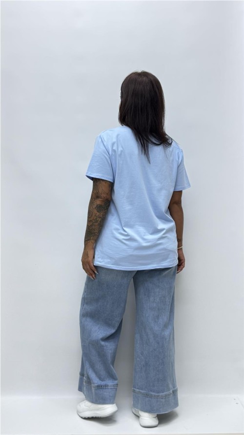 CAMISETA BASICA CUELLO PICO AZUL