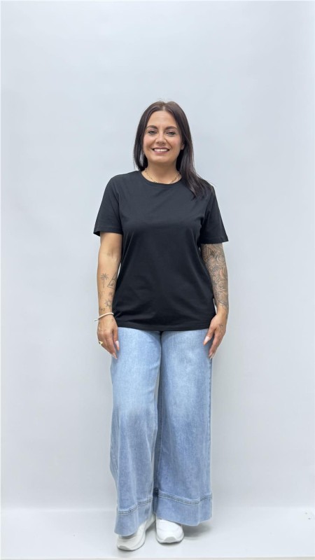 CAMISETA BASICA CUELLO REDONDO NEGRO 2