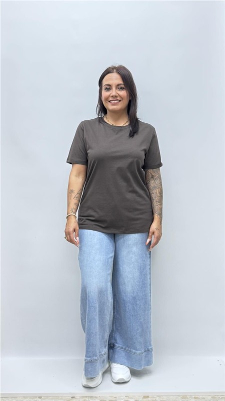 CAMISETA BASICA CUELLO REDONDO MARRON 2