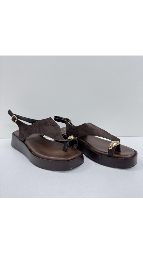 SANDALIA ADORNO DEDO MARRON