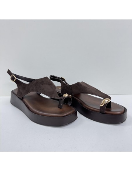 SANDALIA ADORNO DEDO MARRON