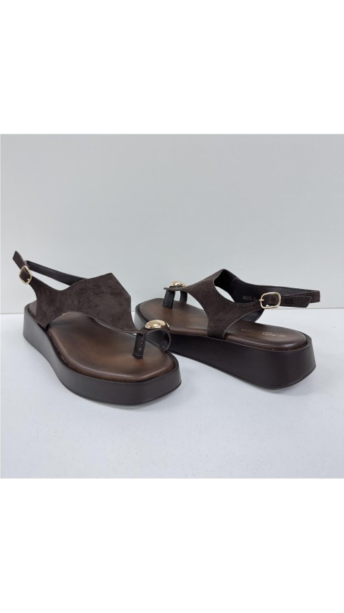 SANDALIA ADORNO DEDO MARRON