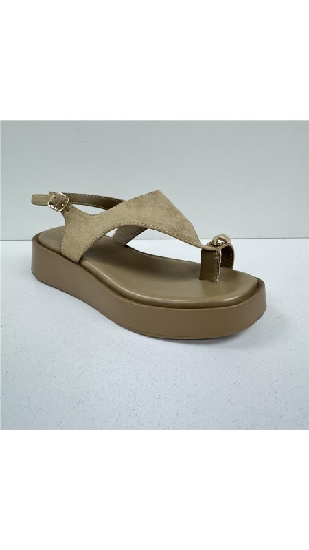 SANDALIA ADORNO DEDO TAUPE