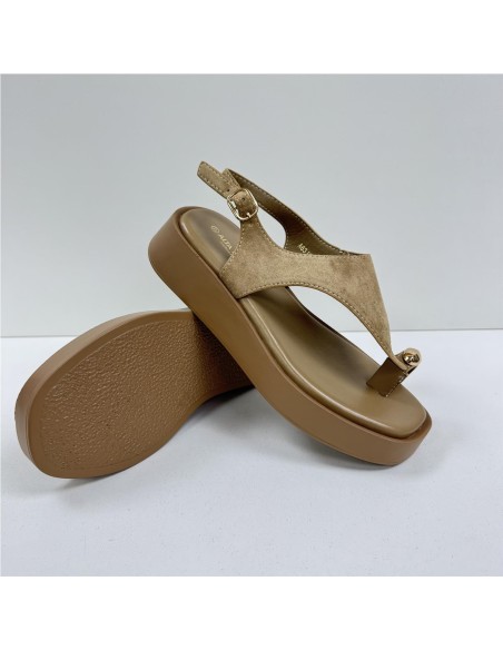 SANDALIA ADORNO DEDO TAUPE