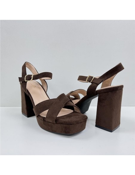 SANDALIA TIRAS CRUZADA MARRON