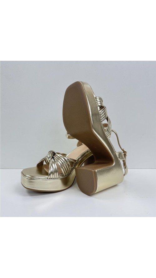 SANDALIA TACON METALIZADA NUDO ORO