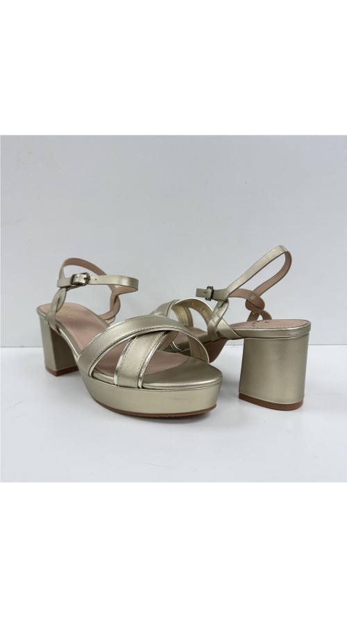 SANDALIA TACON FILO METALIZADO ORO