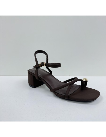 SANDALIA TIRAS MARRON