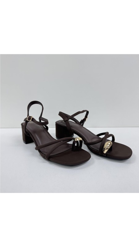 SANDALIA TIRAS MARRON 2