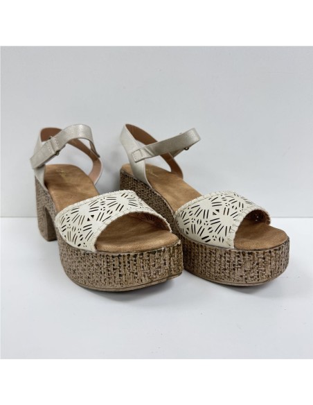 SANDALIA TROQUELADA BEIG