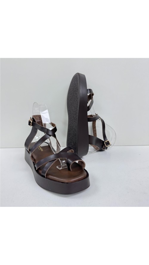 SANDALIA TIRAS HEBILLA LATERAL MARRON