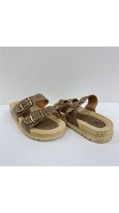 PLAYERA 2 HEBILLAS CON TACHAS MARRON