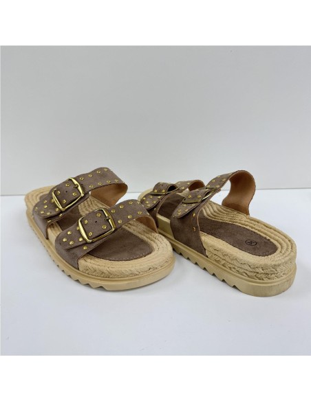 PLAYERA 2 HEBILLAS CON TACHAS MARRON