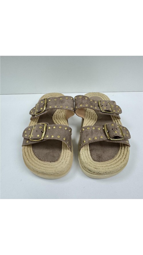 PLAYERA 2 HEBILLAS CON TACHAS MARRON