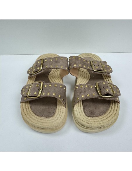 PLAYERA 2 HEBILLAS CON TACHAS MARRON