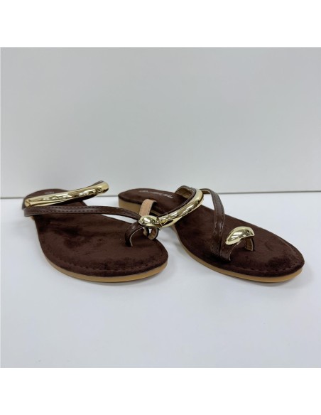 SANDALIA PLANA DETALLES ORO MARRON
