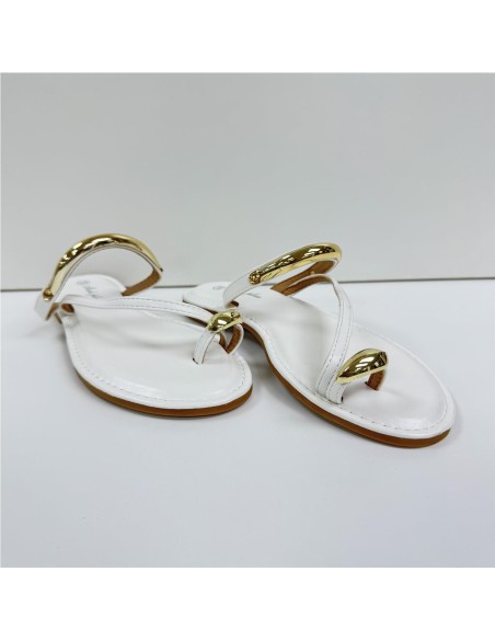 SANDALIA PLANA DETALLES ORO BLANCO