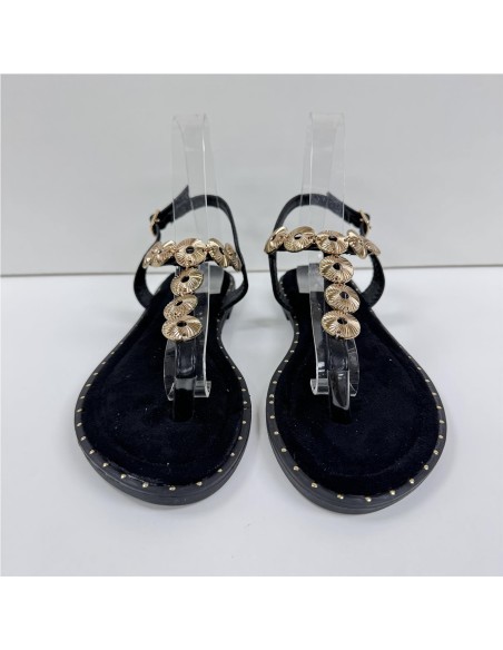 SANDALIA DEDO ADORNO METAL NEGRO