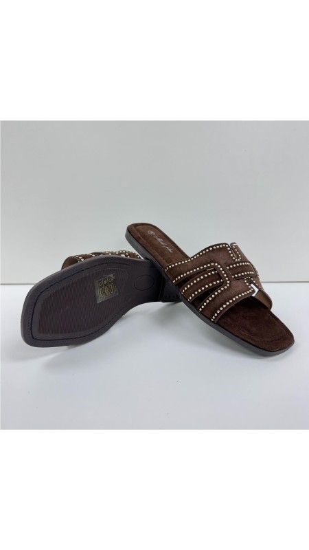SANDALIA PLANA TACHAS MARRON 2