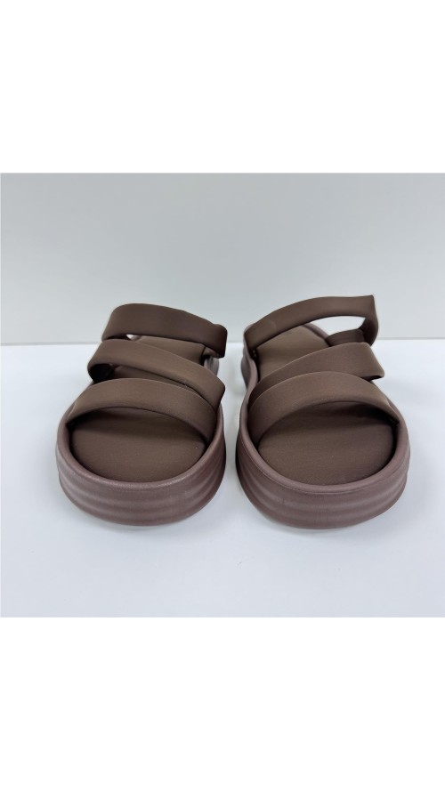SANDALIA TIRAS PLANTA SUAVE MARRON