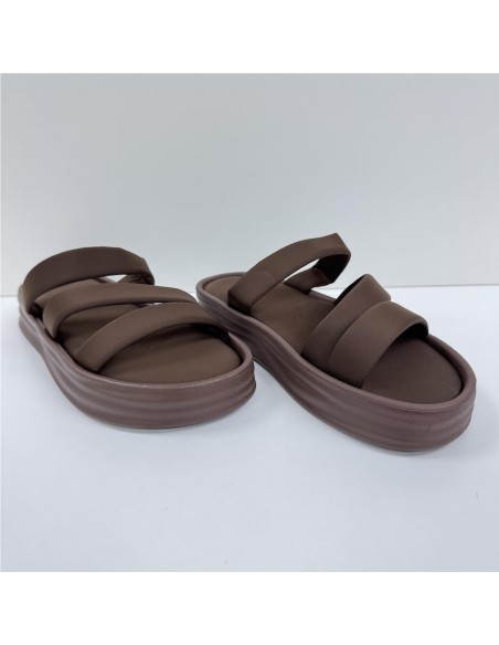 SANDALIA TIRAS PLANTA SUAVE MARRON